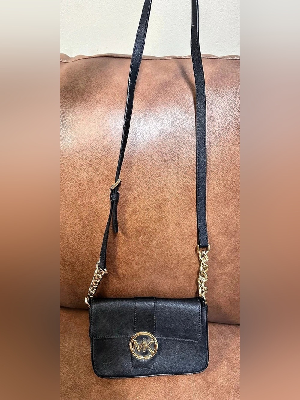 Michael Kors Daniela Large Saffiano Leather Crossbody Bag